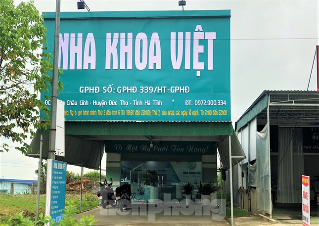 Bác sĩ dởm nhổ răng cho nhiều người - Ảnh 3. Bác sĩ dởm nhổ răng cho nhiều người - Ảnh 3.