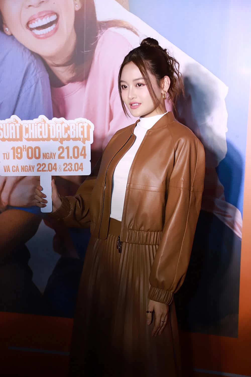 'Bà bầu' Minh Hằng cùng dàn sao Việt háo hức đến tham dự lễ ra mắt phim Con Nhót mót chồng