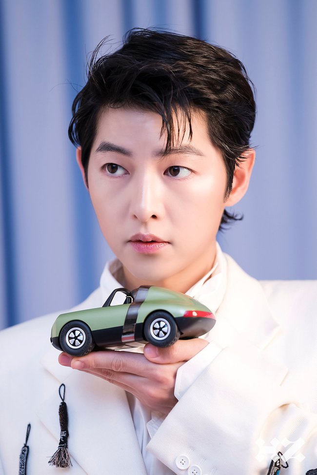 Nhan sắc Song Joong Ki l&ecirc;n xuống như t&agrave;u lượn si&ecirc;u tốc sau khi c&ocirc;ng khai t&igrave;nh y&ecirc;u mới: Bọng mắt bỗng biến đi đ&acirc;u mất rồi? - Ảnh 5.