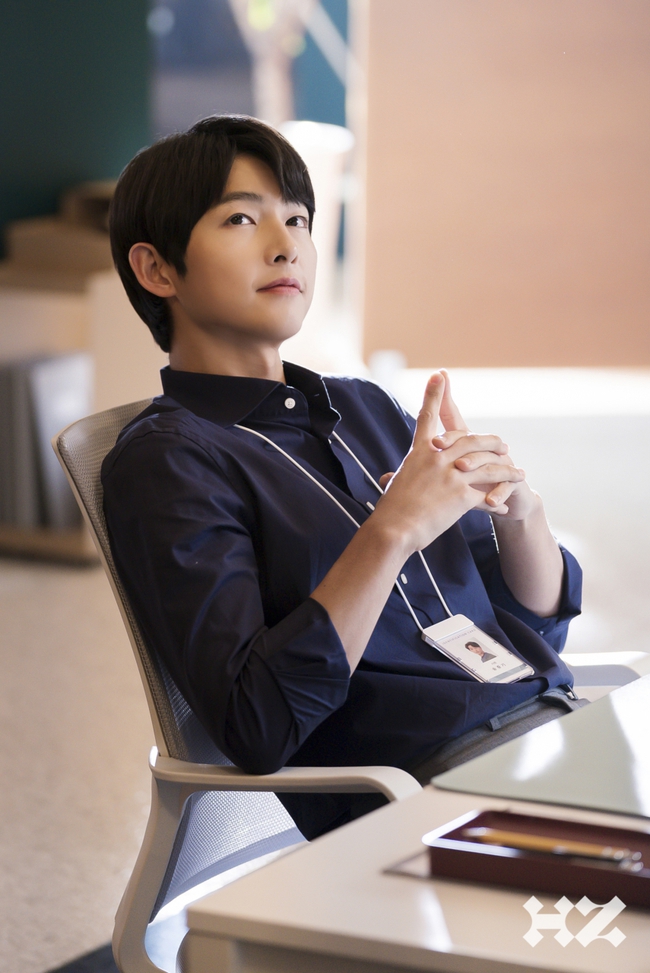 Nhan sắc Song Joong Ki l&ecirc;n xuống như t&agrave;u lượn si&ecirc;u tốc sau khi c&ocirc;ng khai t&igrave;nh y&ecirc;u mới: Bọng mắt bỗng biến đi đ&acirc;u mất rồi? - Ảnh 9.