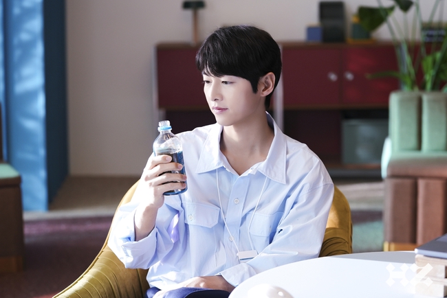 Nhan sắc Song Joong Ki l&ecirc;n xuống như t&agrave;u lượn si&ecirc;u tốc sau khi c&ocirc;ng khai t&igrave;nh y&ecirc;u mới: Bọng mắt bỗng biến đi đ&acirc;u mất rồi? - Ảnh 8.