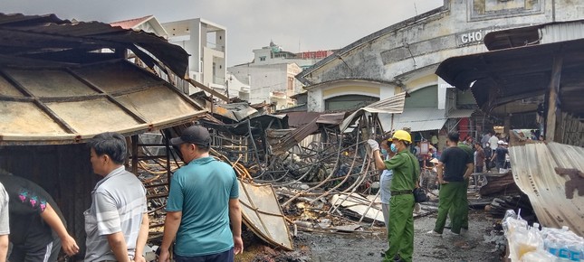 Cháy chợ Bình Thành ở Đồng Tháp, ước thiệt hại gần chục tỷ đồng - Ảnh 3.