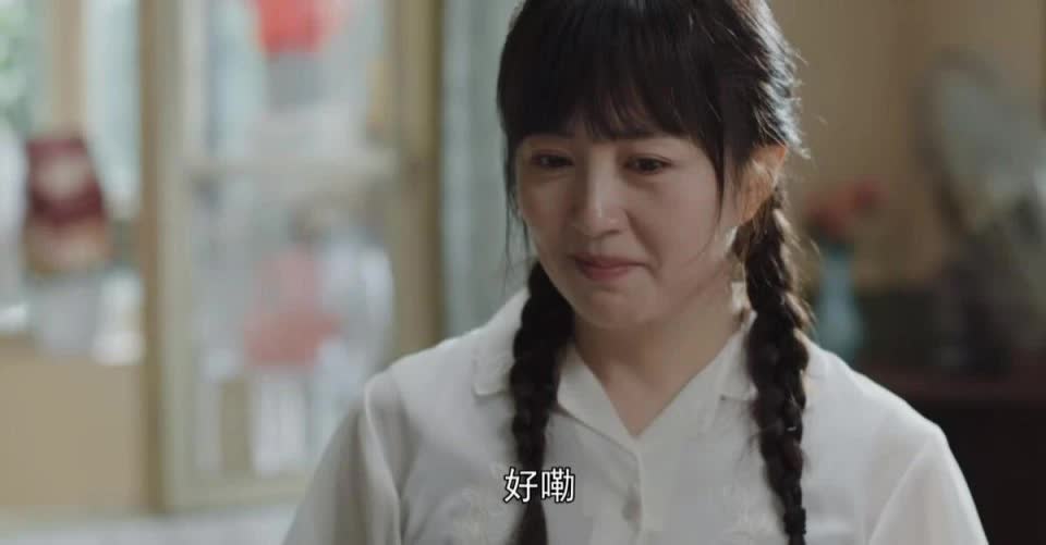 Màn 'cưa sừng làm nghé' tệ nhất phim Trung đầu năm 2023: Sau bím tóc thiếu nữ là nhan sắc U50 già chát - Ảnh 2.