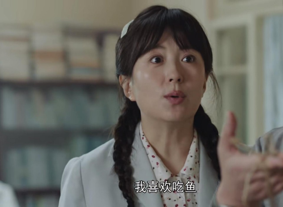 Màn 'cưa sừng làm nghé' tệ nhất phim Trung đầu năm 2023: Sau bím tóc thiếu nữ là nhan sắc U50 già chát - Ảnh 3.