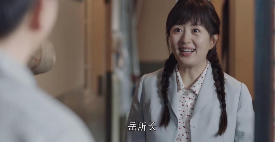 Màn 'cưa sừng làm nghé' tệ nhất phim Trung đầu năm 2023: Sau bím tóc thiếu nữ là nhan sắc U50 già chát - Ảnh 5.
