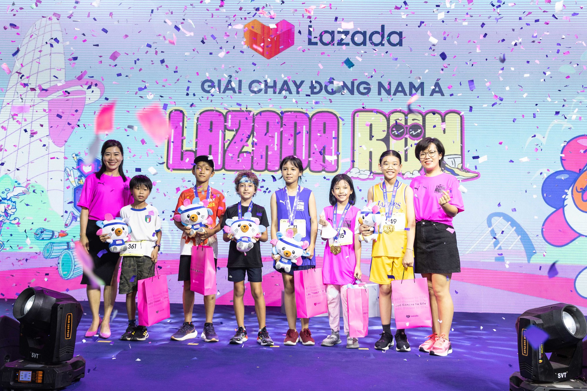 Hơn 500 gia đình cùng "nắm tay về đích" tại giải chạy Lazada Run 2023 - Ảnh 8. Hơn 500 gia đình cùng "nắm tay về đích" tại giải chạy Lazada Run 2023 - Ảnh 8.