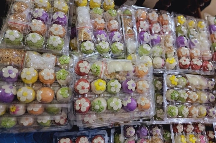 Chị em săn mua bánh trôi hình hoa siêu đẹp mắt cho ngày Tết Hàn thực - Ảnh 8. Chị em săn mua bánh trôi hình hoa siêu đẹp mắt cho ngày Tết Hàn thực - Ảnh 8.
