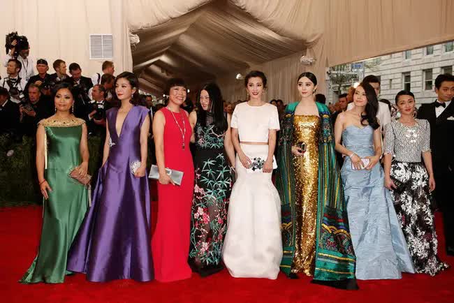 Met Gala 2015 từng là đại chiến nhan sắc giữa các sao hàng đầu Cbiz, Phạm Băng Băng so với Châu Tấn - Triệu Vy liệu có thất thế? - Ảnh 2.