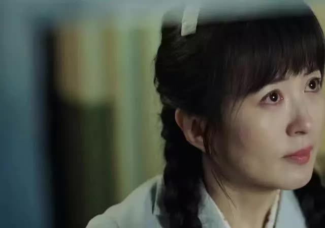 Màn 'cưa sừng làm nghé' tệ nhất phim Trung đầu năm 2023: Sau bím tóc thiếu nữ là nhan sắc U50 già chát - Ảnh 7.