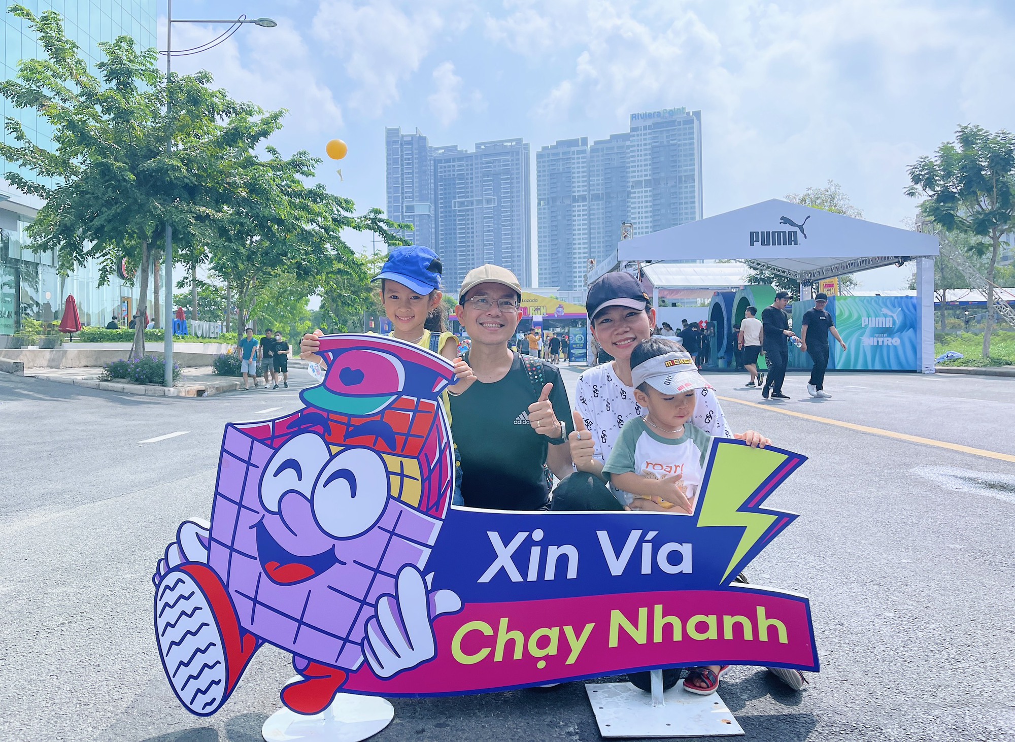 Hơn 500 gia đình cùng "nắm tay về đích" tại giải chạy Lazada Run 2023 - Ảnh 4. Hơn 500 gia đình cùng "nắm tay về đích" tại giải chạy Lazada Run 2023 - Ảnh 4.