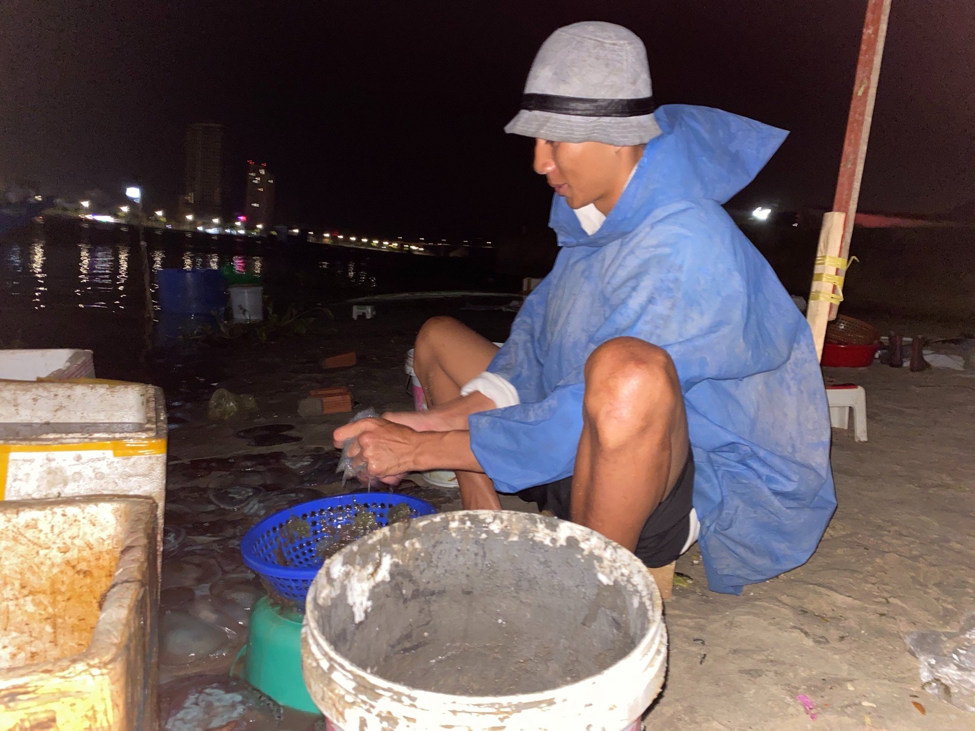 Thực hư hình ảnh “biển sứa tại Đà Nẵng - Ảnh 2.