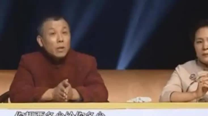 Mang gạt tàn thuốc lá gia truyền đi kiểm định, người đàn ông chưng hửng trước kết luận của chuyên gia: Đúng là đồ cổ nhưng giá trị “xoàng” - Ảnh 2. Mang gạt tàn thuốc lá gia truyền đi kiểm định, người đàn ông chưng hửng trước kết luận của chuyên gia: Đúng là đồ cổ nhưng giá trị “xoàng” - Ảnh 2.