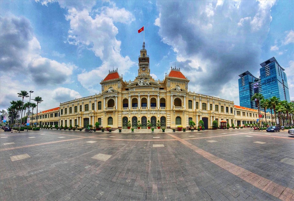 Trụ sở UBND TPHCM lần đầu tiên mở cửa cho khách tham quan - Ảnh 1. Trụ sở UBND TPHCM lần đầu tiên mở cửa cho khách tham quan - Ảnh 1.