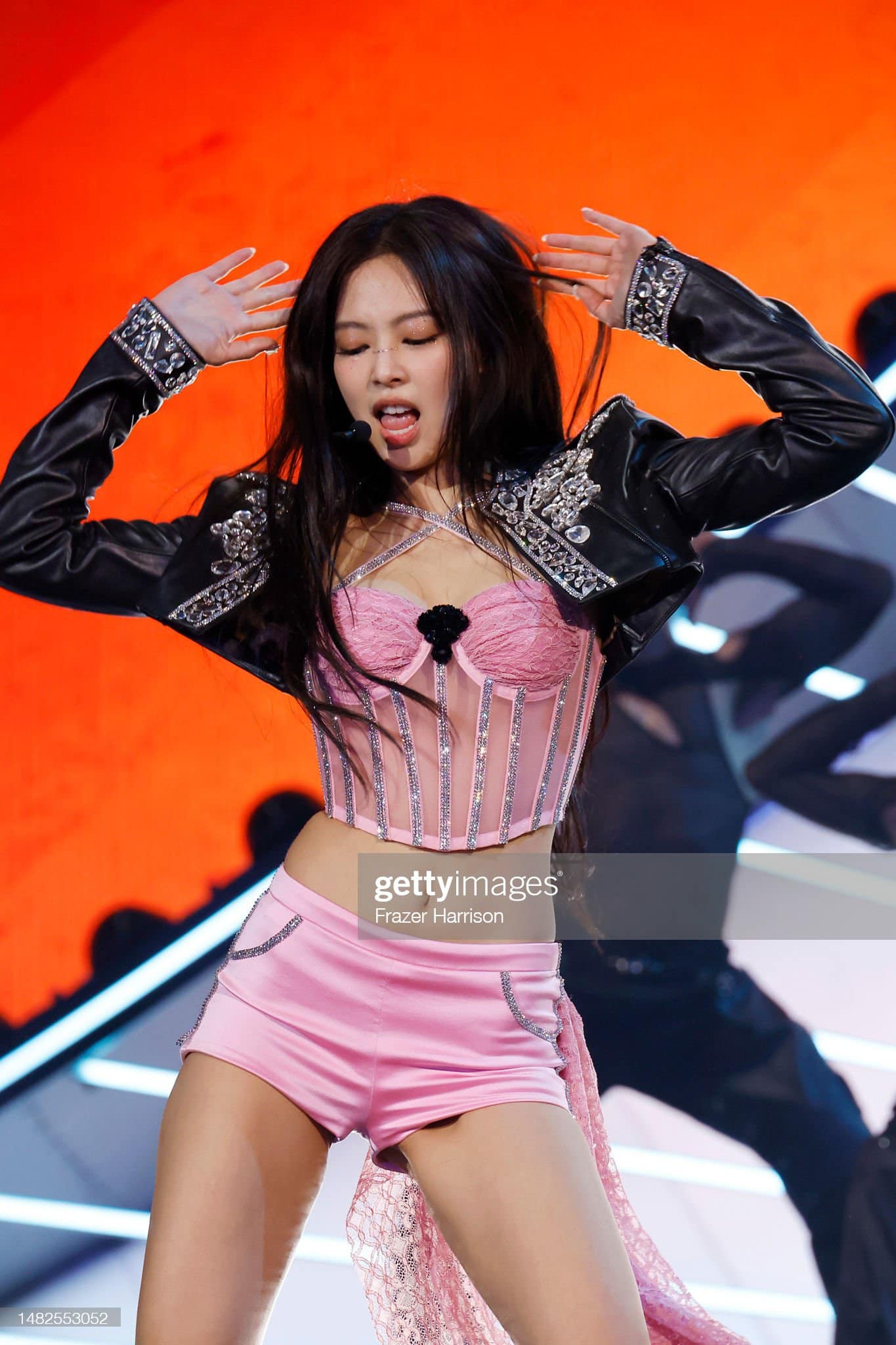 Jennie (BlackPink) mặc đồ hở bạo tại Coachella hút 130 triệu lượt xem - Ảnh 19.