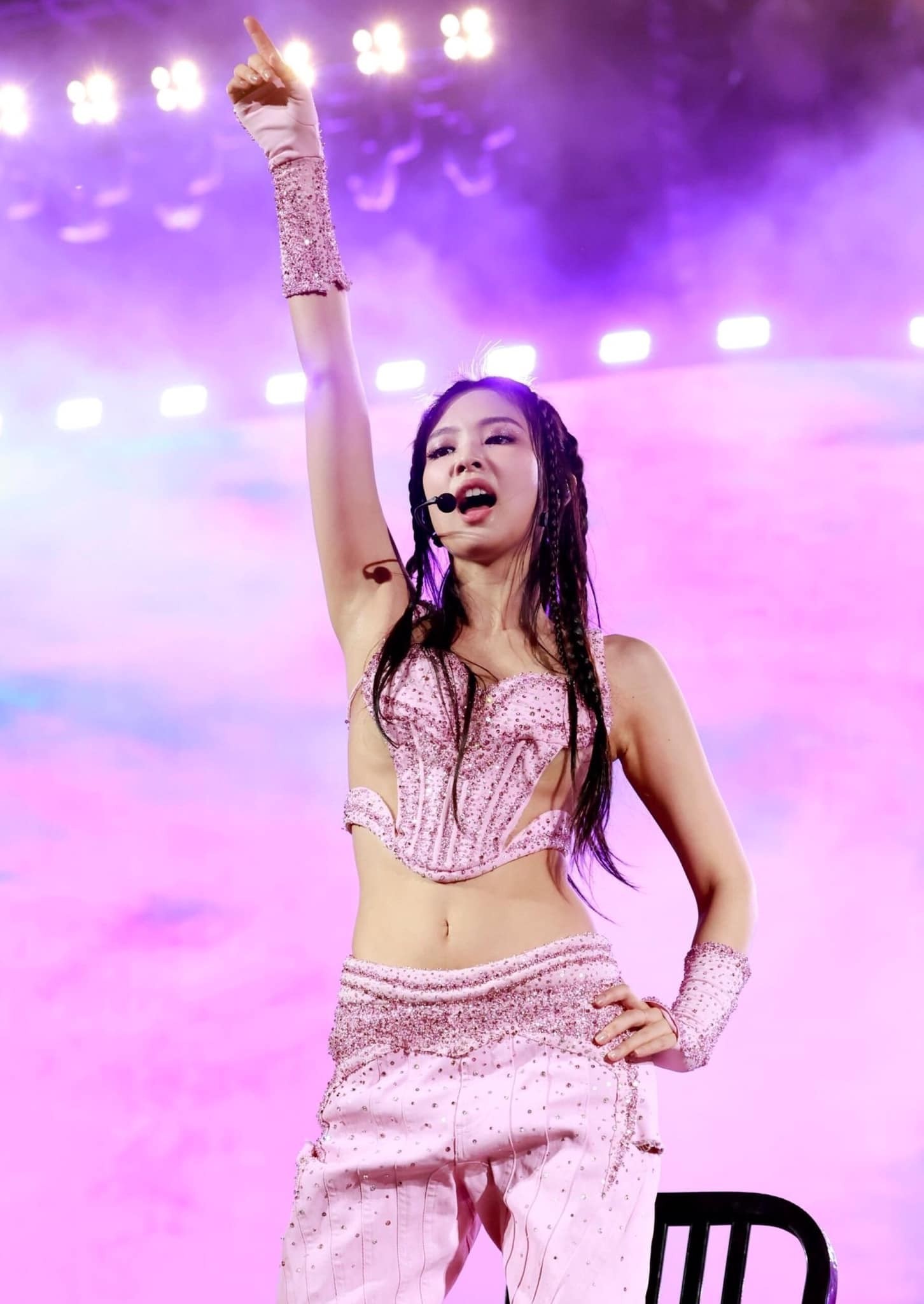 Jennie (BlackPink) mặc đồ hở bạo tại Coachella hút 130 triệu lượt xem - Ảnh 15.