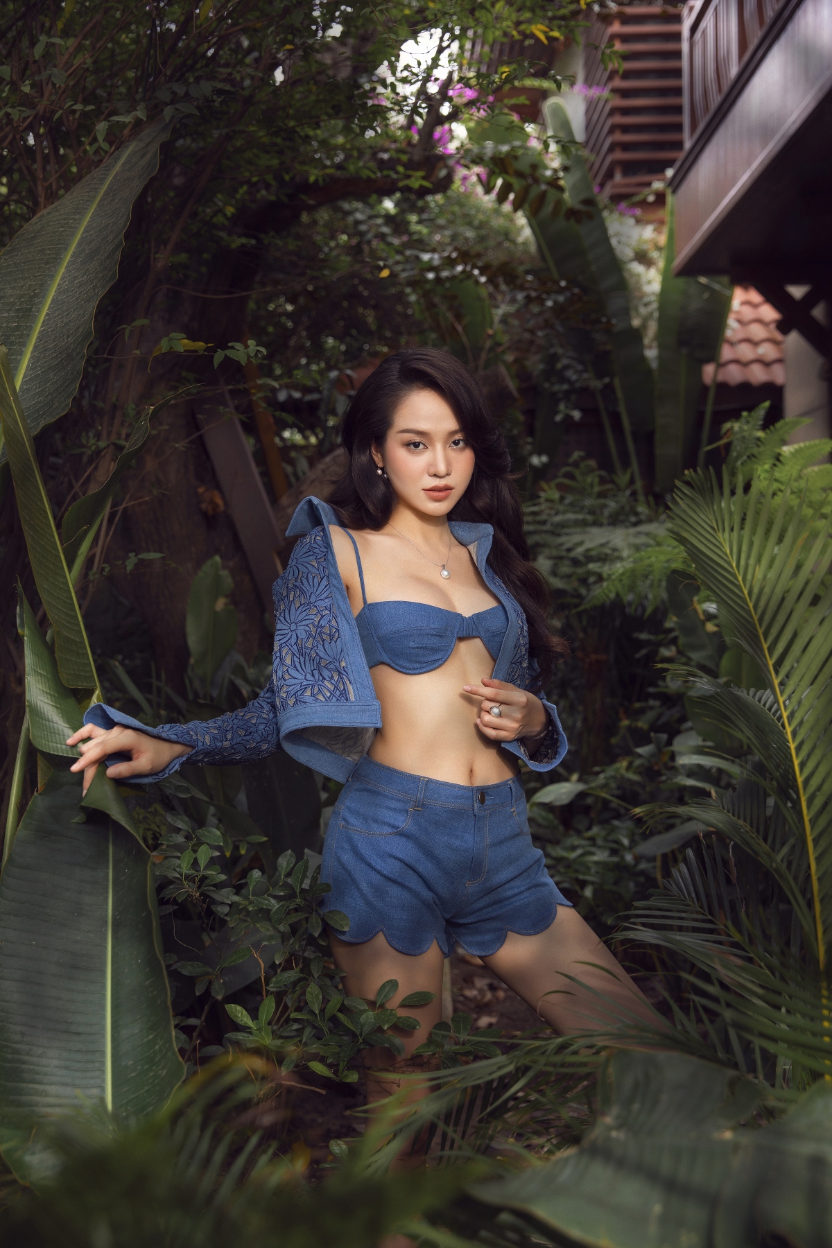 Hoa hậu Thanh Thủy đẹp gợi cảm trong bộ ảnh mới - Ảnh 11.