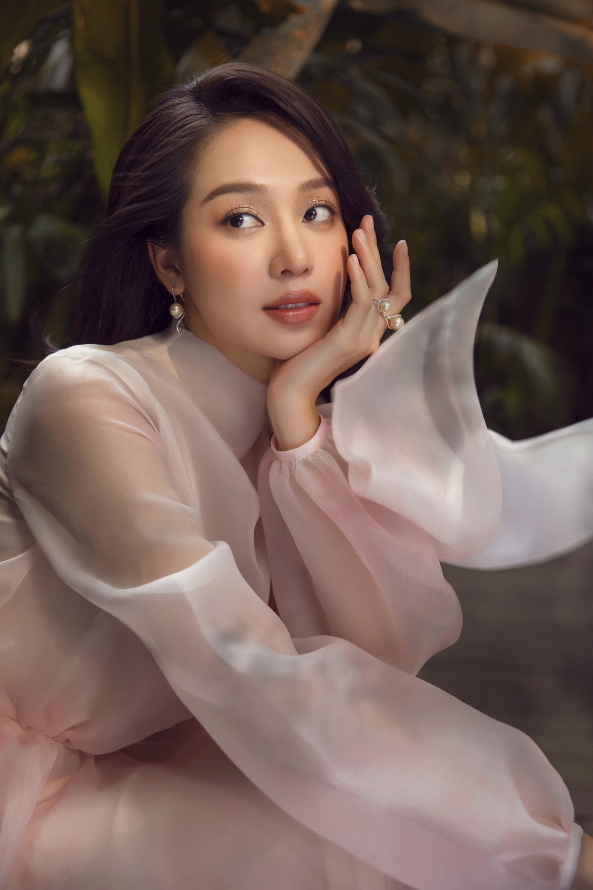 Hoa hậu Thanh Thủy đẹp gợi cảm trong bộ ảnh mới - Ảnh 3.