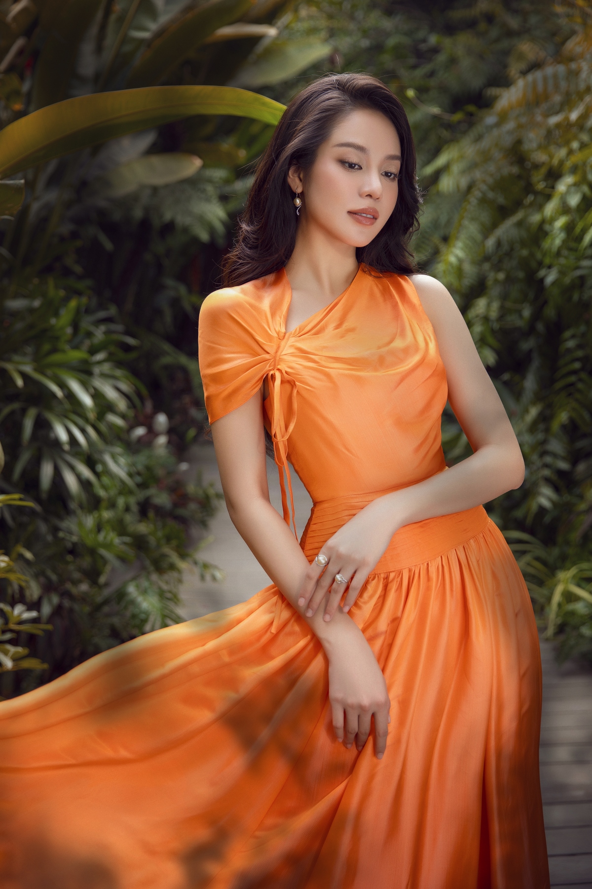 Hoa hậu Thanh Thủy đẹp gợi cảm trong bộ ảnh mới - Ảnh 7.