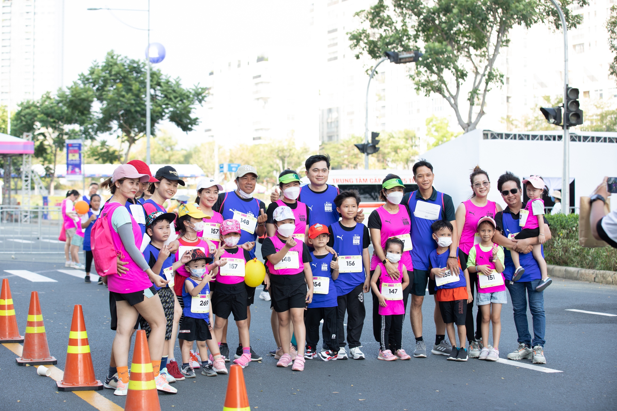 Giải chạy Marathon trở thành sân chơi mới mà nhiều bố mẹ hiện đại lựa chọn cho trẻ vận động - Ảnh 11.