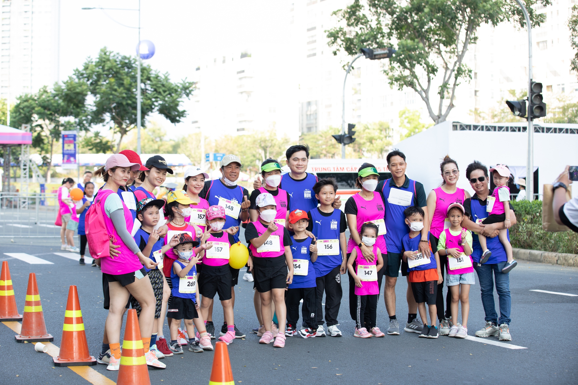 Giải chạy Marathon trở thành sân chơi mới mà nhiều bố mẹ hiện đại lựa chọn cho trẻ vận động - Ảnh 11. Giải chạy Marathon trở thành sân chơi mới mà nhiều bố mẹ hiện đại lựa chọn cho trẻ vận động - Ảnh 11.