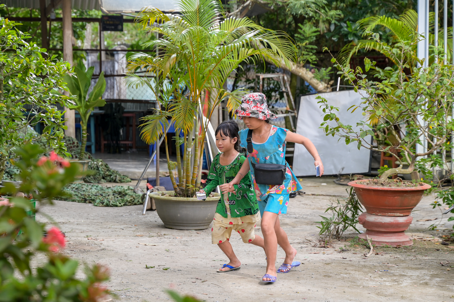 Lý Hải: &quot;Ba làm đạo diễn, mẹ làm sản xuất, con đi bán vé số trải nghiệm&quot; - Ảnh 1.