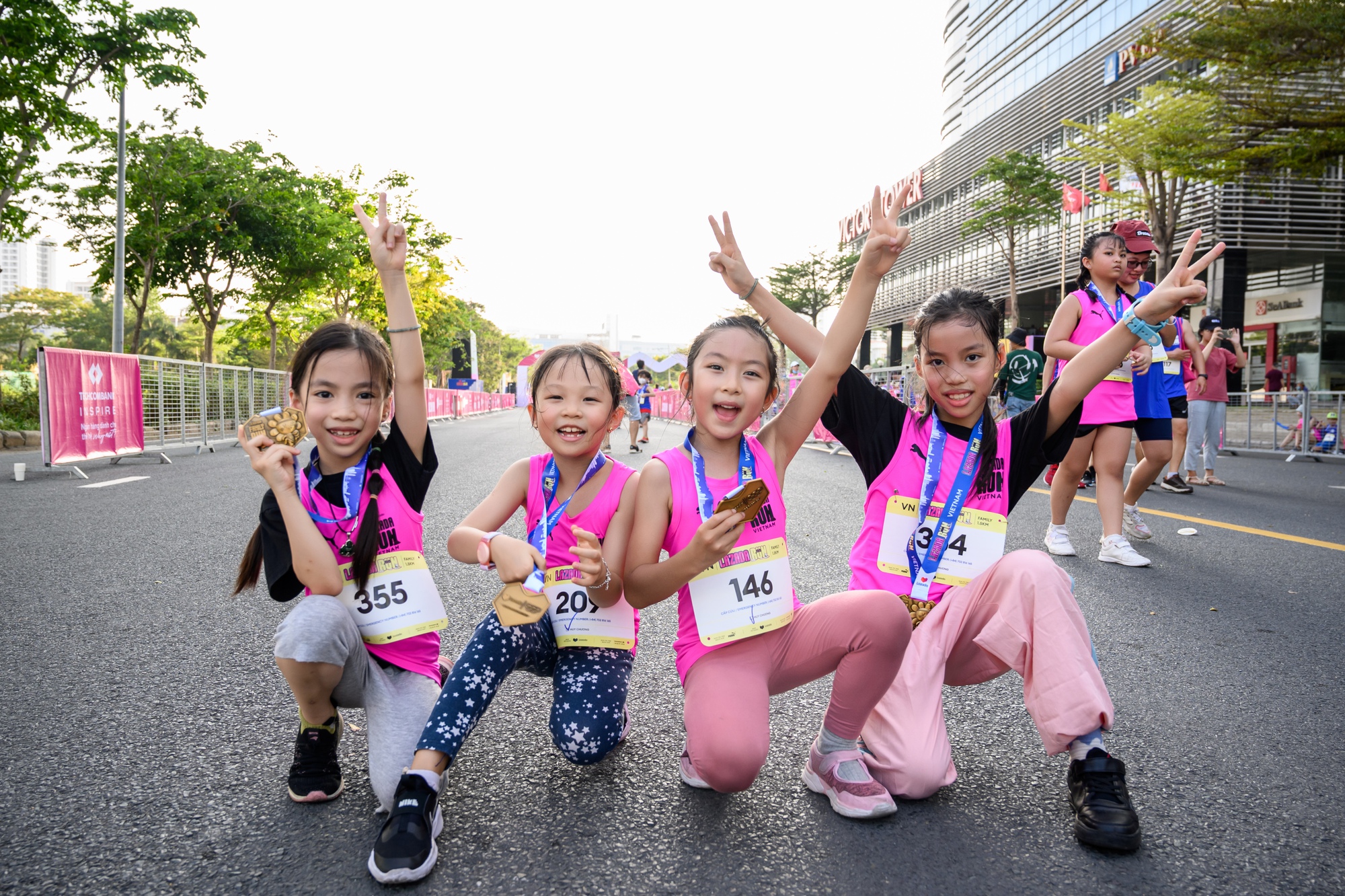 Giải chạy Marathon trở thành sân chơi mới mà nhiều bố mẹ hiện đại lựa chọn cho trẻ vận động - Ảnh 9.