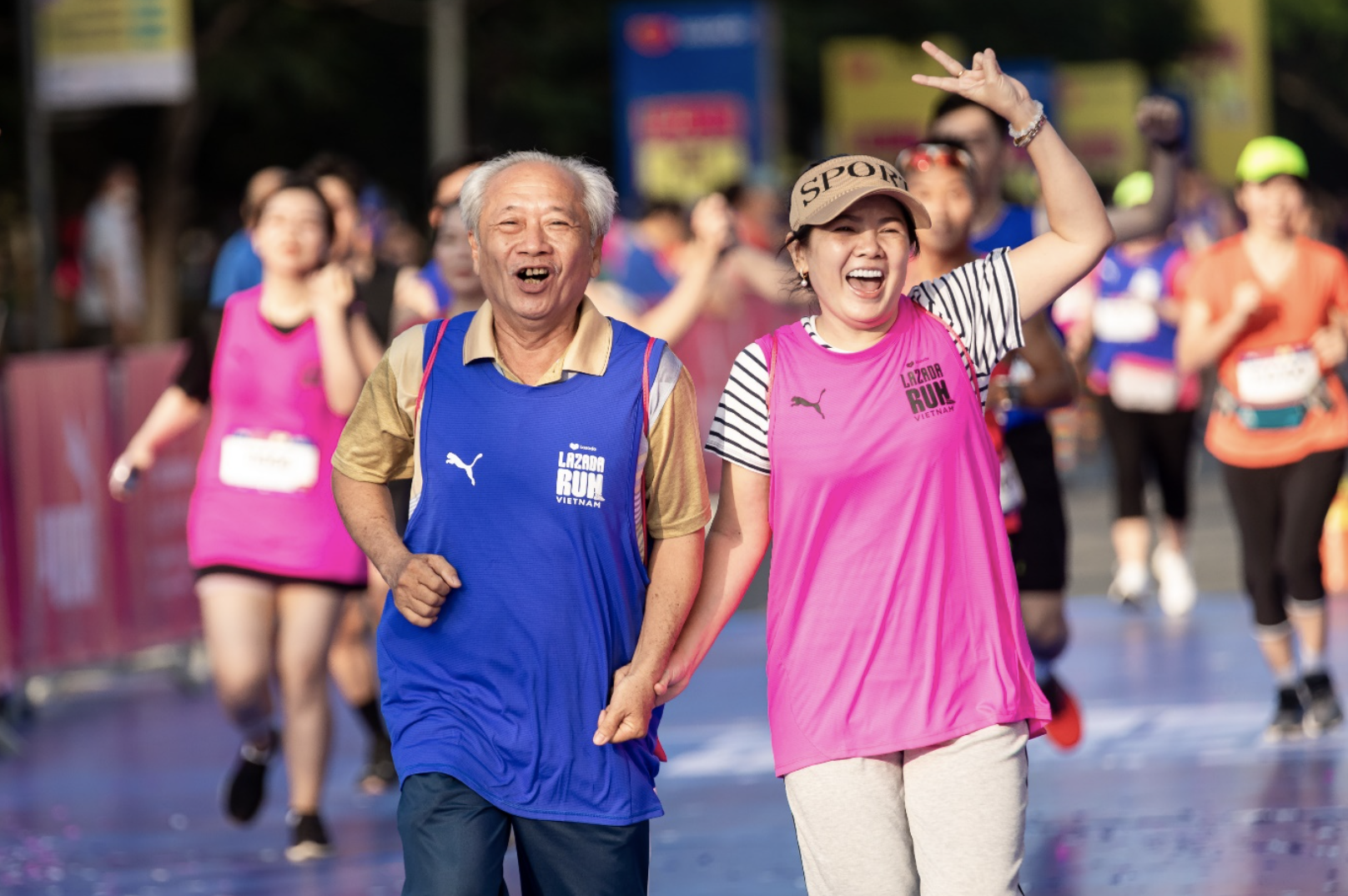 Giải chạy Marathon trở thành sân chơi mới mà nhiều bố mẹ hiện đại lựa chọn cho trẻ vận động - Ảnh 1. Giải chạy Marathon trở thành sân chơi mới mà nhiều bố mẹ hiện đại lựa chọn cho trẻ vận động - Ảnh 1.