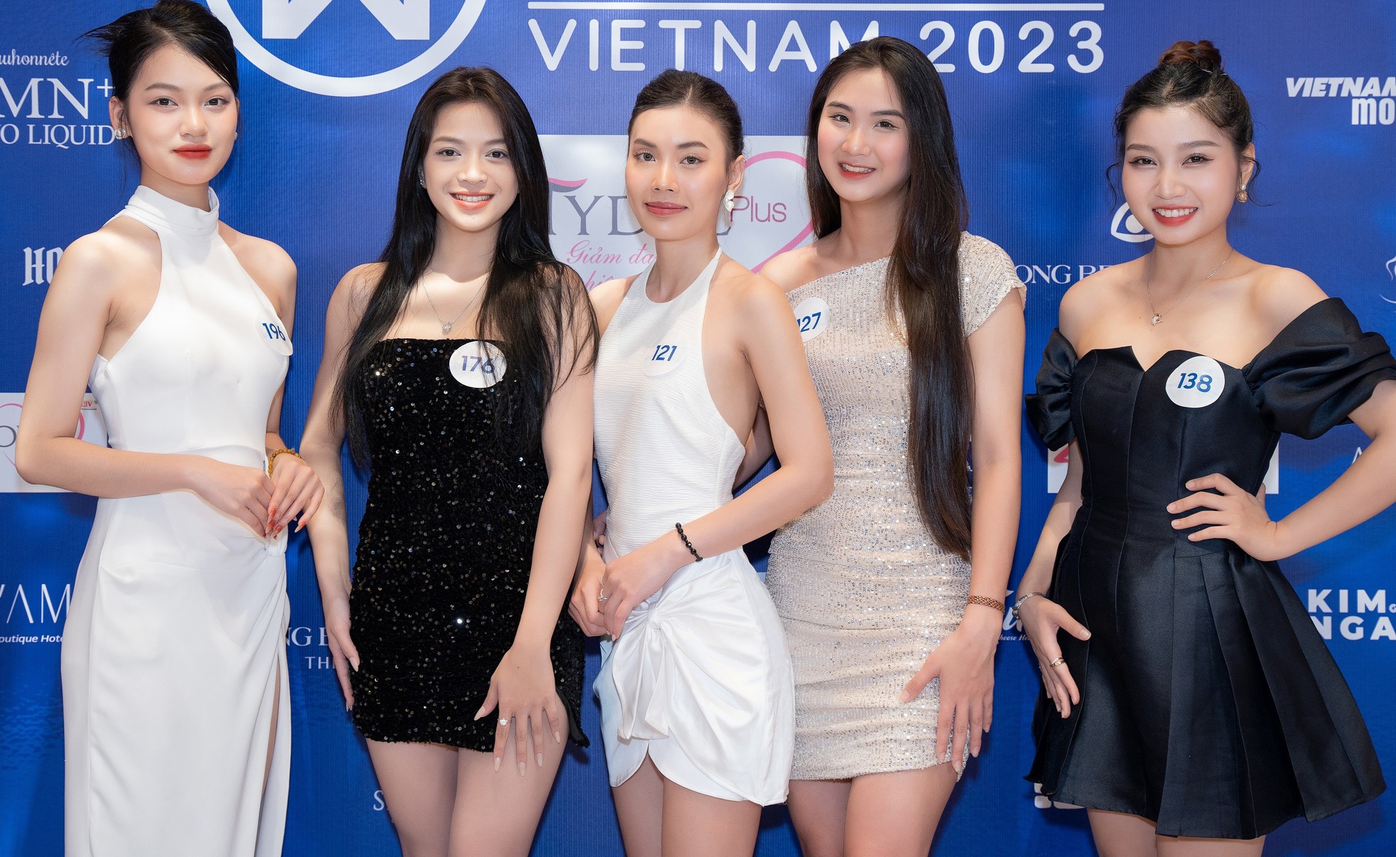 Tiểu Vy, Lương Thùy Linh, Đỗ Thị Hà mặc gợi cảm khi làm giám khảo - Ảnh 17.