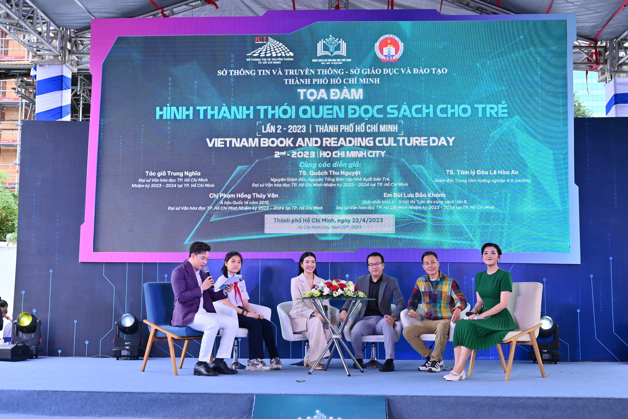 &Aacute; Hậu Th&uacute;y V&acirc;n tham gia quảng b&aacute; Văn h&oacute;a đọc - Ảnh 1.