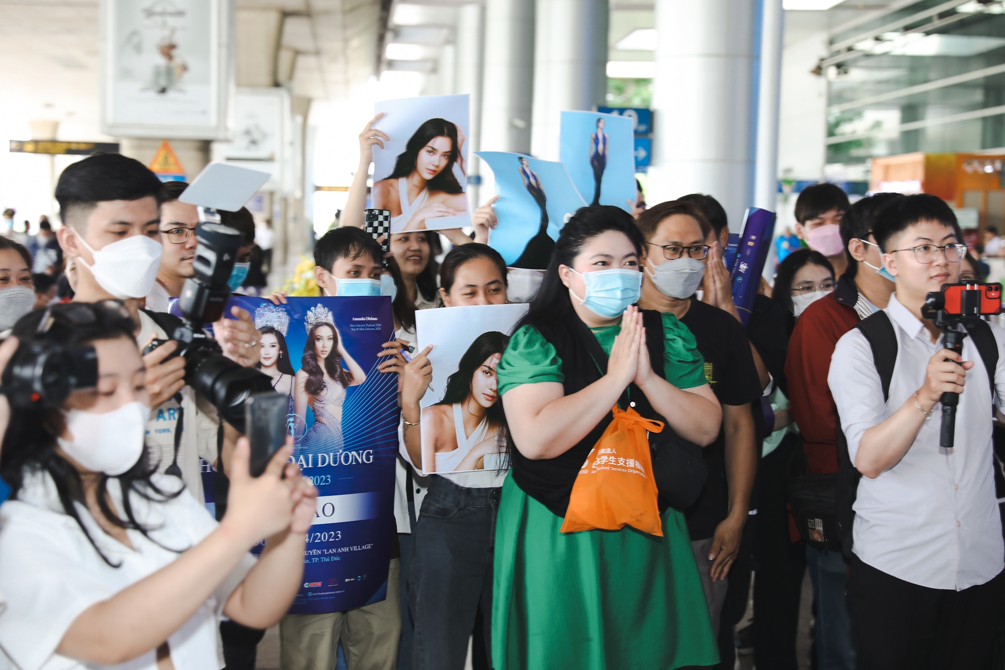 Miss Universe Thailand đến Việt Nam: Đọ sắc cùng Hoa hậu Ngân Anh tại sân bay, ghi điểm với fan vì điều này - Ảnh 11.