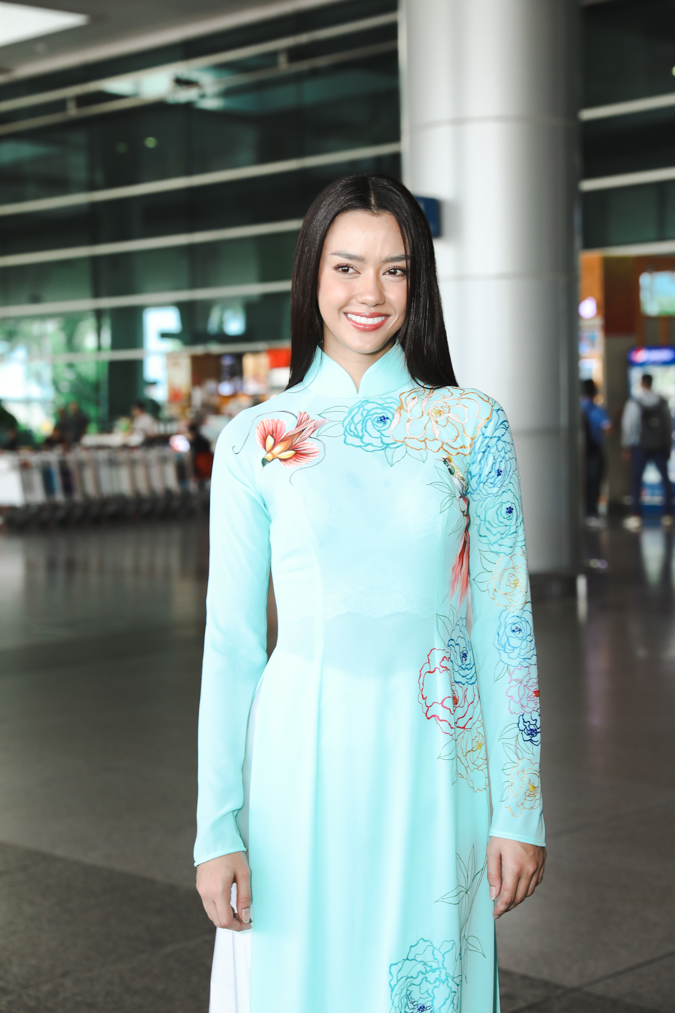 Miss Universe Thailand đến Việt Nam: Đọ sắc cùng Hoa hậu Ngân Anh tại sân bay, ghi điểm với fan vì điều này - Ảnh 4.