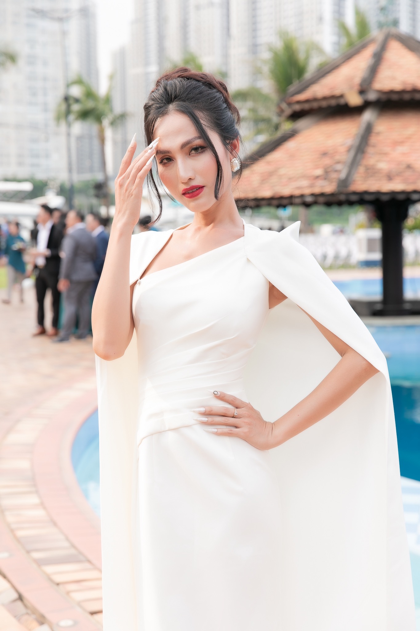 Miss Universe Thailand xinh nổi bật, Lâm Khánh Chi lạ lẫm bên dàn mỹ nhân chuyển giới đọ đường cong với trang phục cắt xẻ táo bạo - Ảnh 9.