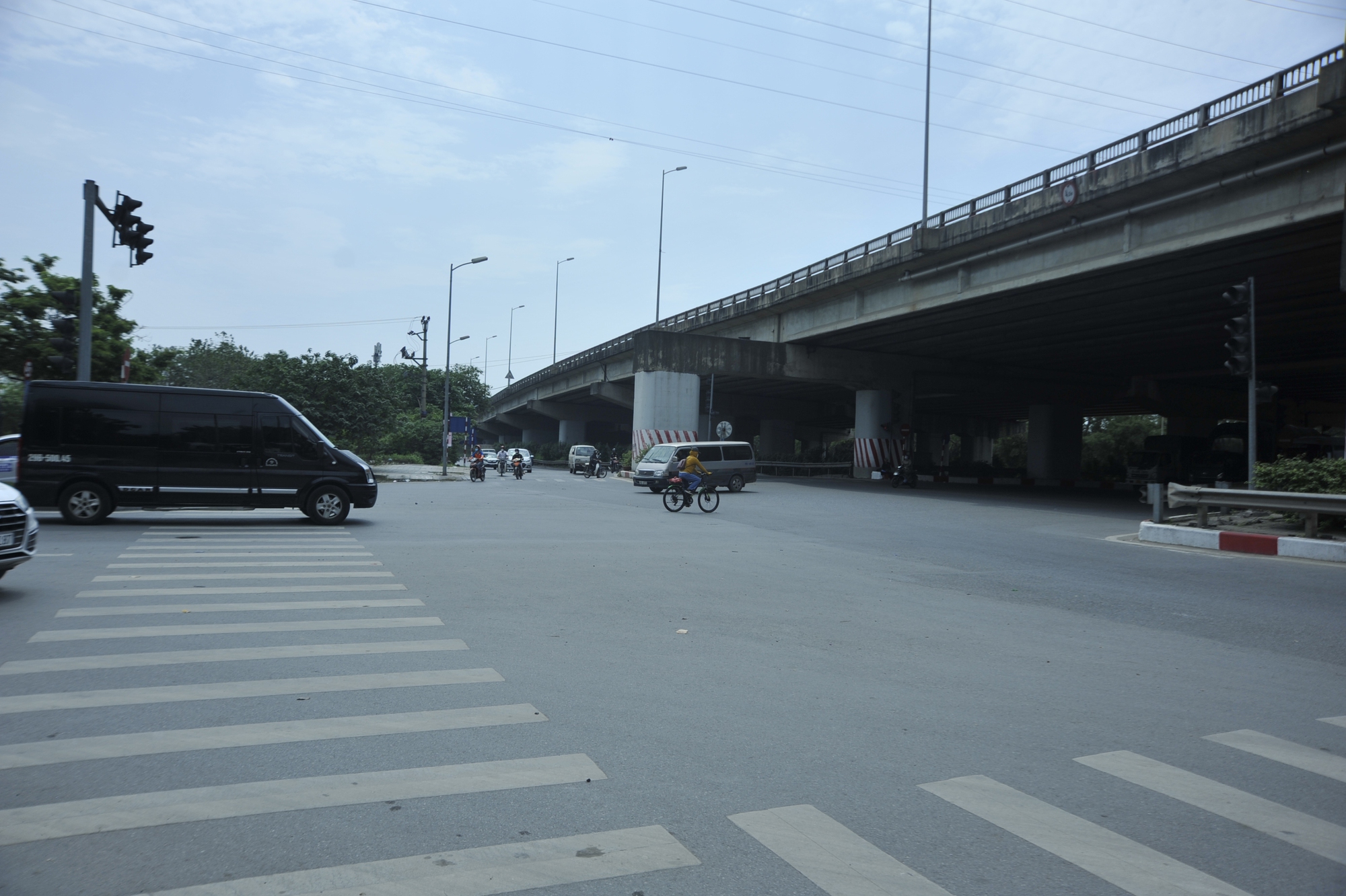 Từ Bắc Giang, Bắc Ninh đi ra QL 1A để về các tỉnh, khi đến đay là đầu đầu cao tốc Pháp Vân – Cầu Giẽ nhưng vẫn không được rẽ trái