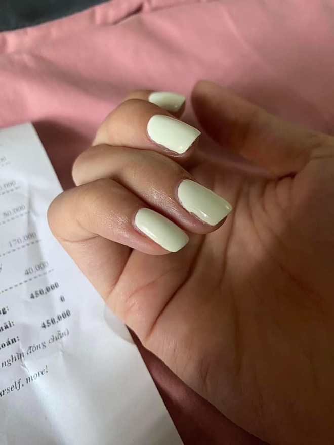 Làm bộ nail sơn trơn, cô nàng đơ cả người khi cầm bill thanh toán - Ảnh 3.