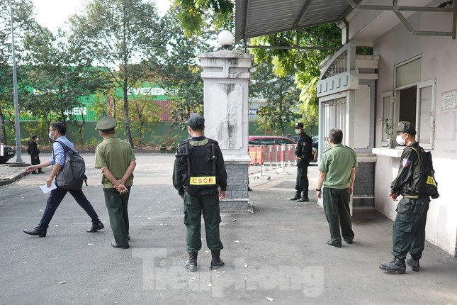 Bị cáo Nguyễn Võ Quỳnh Trang trả lời HĐXX về lý do rút kháng cáo, chấp nhận án tử hình - Ảnh 5.