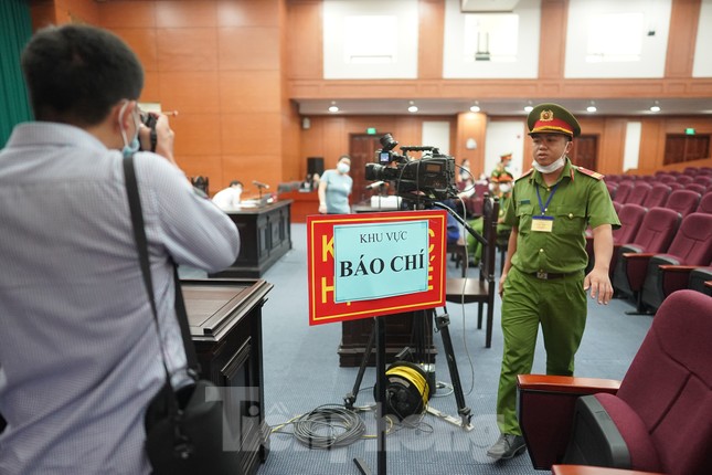Bị cáo Nguyễn Võ Quỳnh Trang trả lời HĐXX về lý do rút kháng cáo, chấp nhận án tử hình - Ảnh 14.