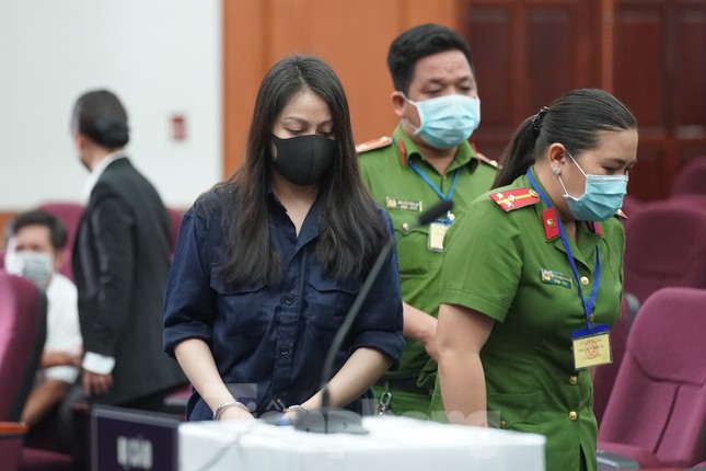 Bị cáo Nguyễn Võ Quỳnh Trang trả lời HĐXX về lý do rút kháng cáo, chấp nhận án tử hình - Ảnh 9.