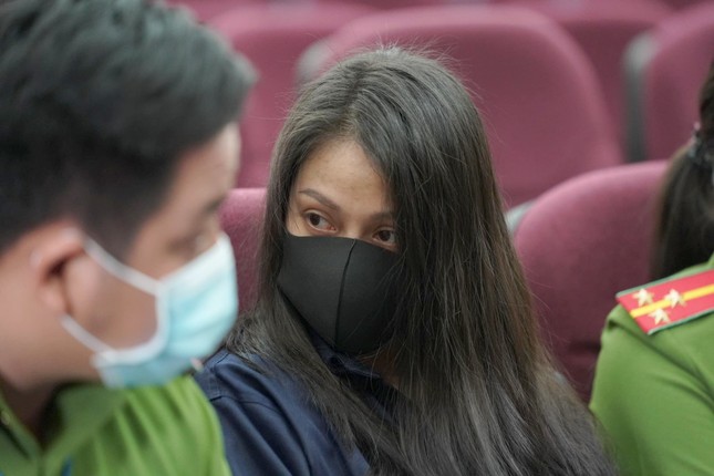 Bị cáo Nguyễn Võ Quỳnh Trang trả lời HĐXX về lý do rút kháng cáo, chấp nhận án tử hình - Ảnh 2.