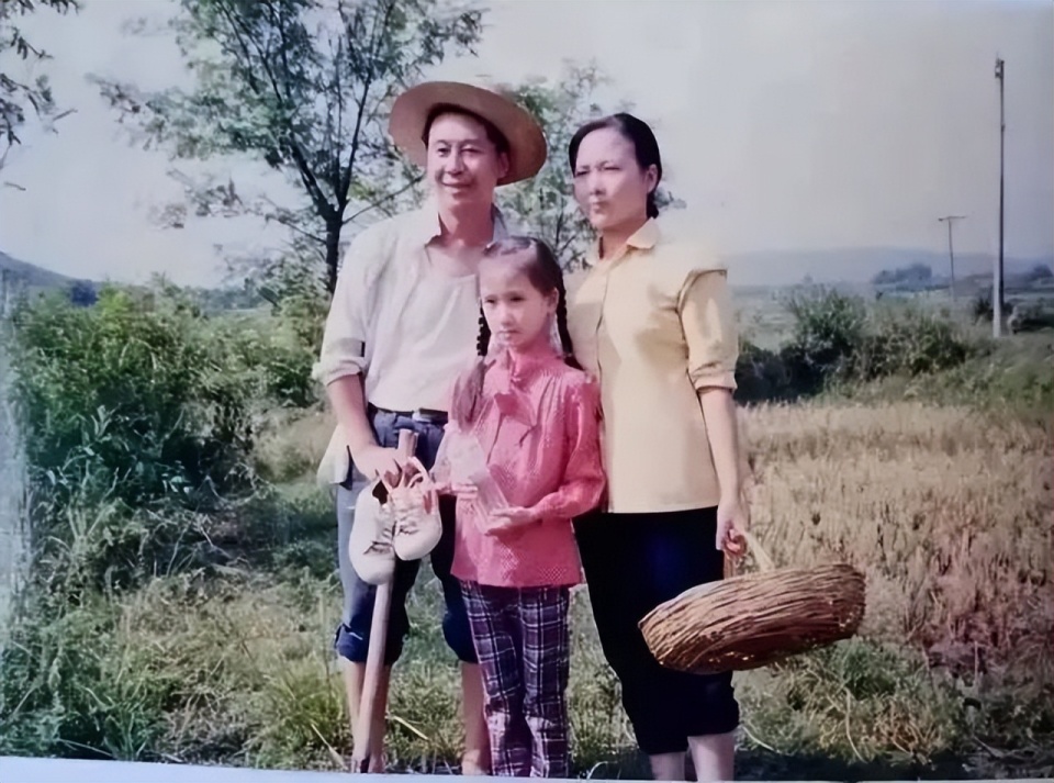 Lạ đời nàng tiểu hoa là 'tiểu tam trong sáng nhất màn ảnh', thất vọng đến bỏ nghề vì được ưu ái mời đóng phim quá nhiều - Ảnh 1. Lạ đời nàng tiểu hoa là 'tiểu tam trong sáng nhất màn ảnh', thất vọng đến bỏ nghề vì được ưu ái mời đóng phim quá nhiều - Ảnh 1.