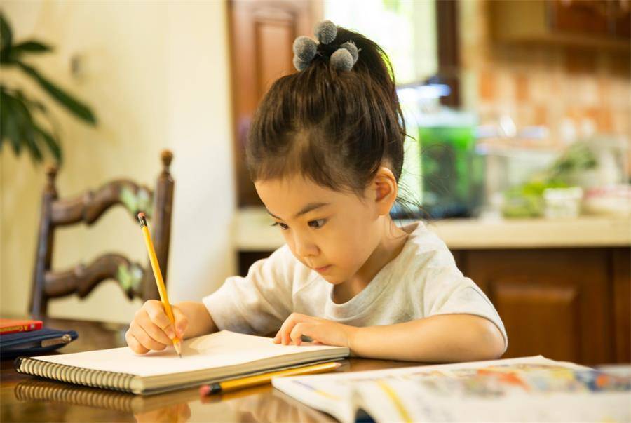 Đây chính là đáp án cho câu hỏi: "Tại sao con xem TV 2 tiếng cũng không mệt mà học bài 20 phút đã ngáp lên ngáp xuống" - Ảnh 1. Đây chính là đáp án cho câu hỏi: "Tại sao con xem TV 2 tiếng cũng không mệt mà học bài 20 phút đã ngáp lên ngáp xuống" - Ảnh 1.