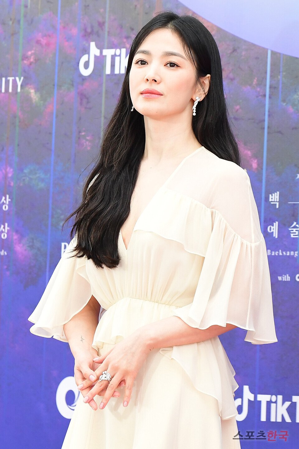 Song Hye Kyo lộ hình xăm ấn tượng trên cơ thể