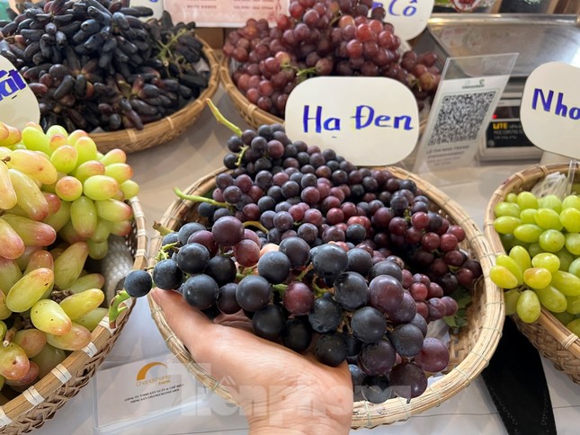 Đào Sa Pa, mận cherry Tây Bắc đắt hàng tại TPHCM - Ảnh 7. Đào Sa Pa, mận cherry Tây Bắc đắt hàng tại TPHCM - Ảnh 7.