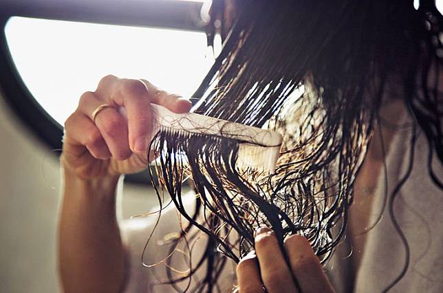 Mỗi tháng nhuộm tóc 1 lần, 10 năm sau cô gái mắc bệnh xơ gan: 4 lưu ý khi nhuộm tóc để bảo vệ sức khỏe - Ảnh 2.