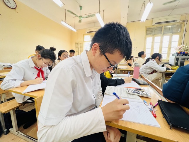Phó Giám đốc Sở GD&ĐT Hà Nội: Không nên cho học thêm, dạy thêm quá nhiều - Ảnh 1.