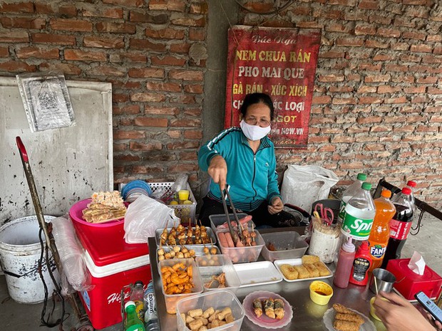 Những đại gia ngầm núp bóng hàng rong: Cô bán nem chua rán có 2 căn nhà ở Hà Nội, du lịch châu Âu 5 tháng, chị bán xôi lái ô tô đi hành nghề - Ảnh 1.