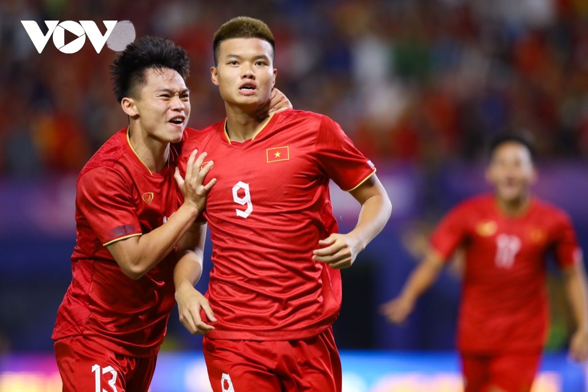 Văn Tùng và Quốc Việt ghi bàn, U22 Việt Nam thắng U22 Lào ở trận ra quân SEA Games 32 - Ảnh 2.