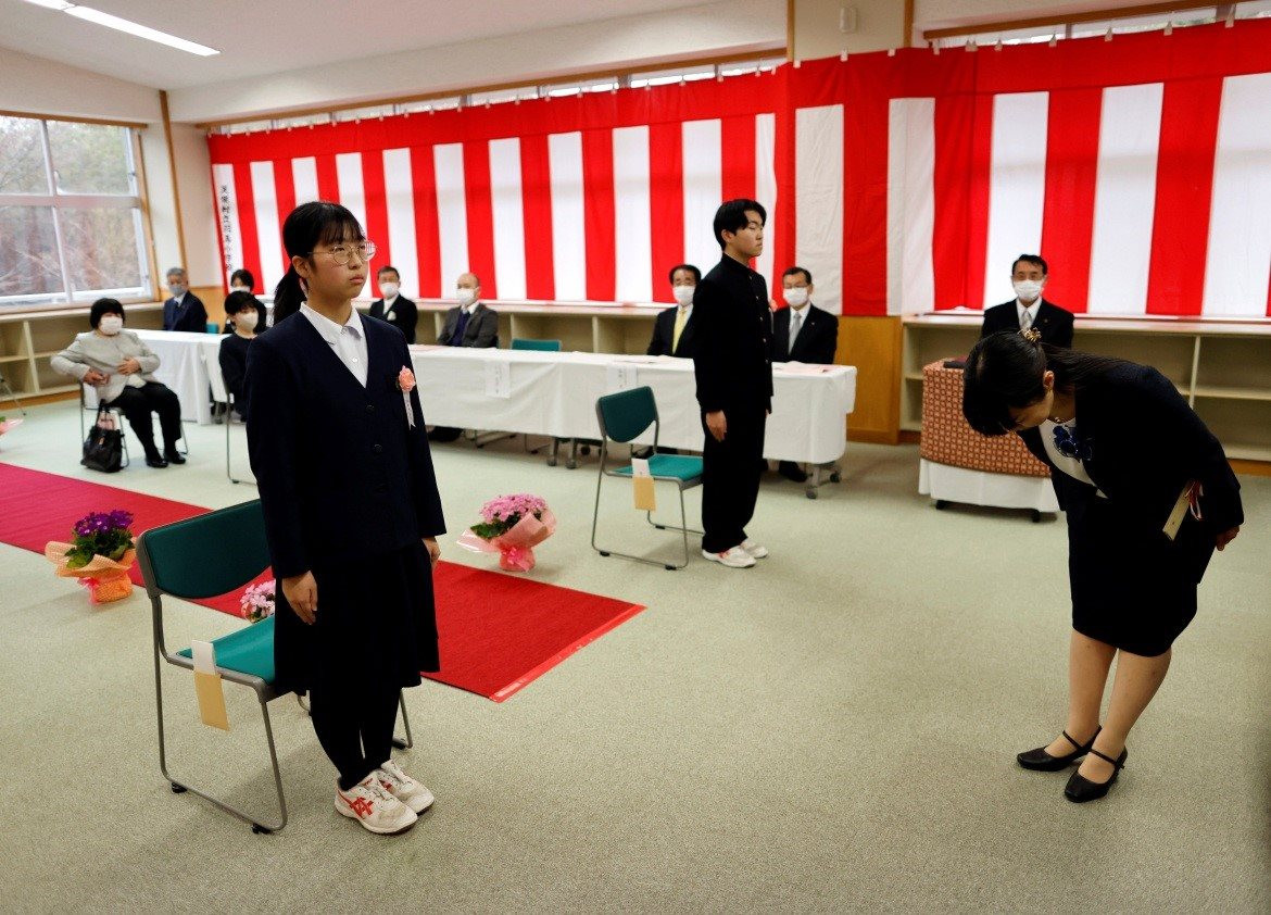 Dù chỉ có 2 học sinh, ngôi trường ở Nhật Bản vẫn mở cửa cho đến ngày tốt nghiệp: Câu chuyện cảm động hé lộ thực trạng đáng báo động ở nền kinh tế lớn thứ 3 thế giới - Ảnh 2.
