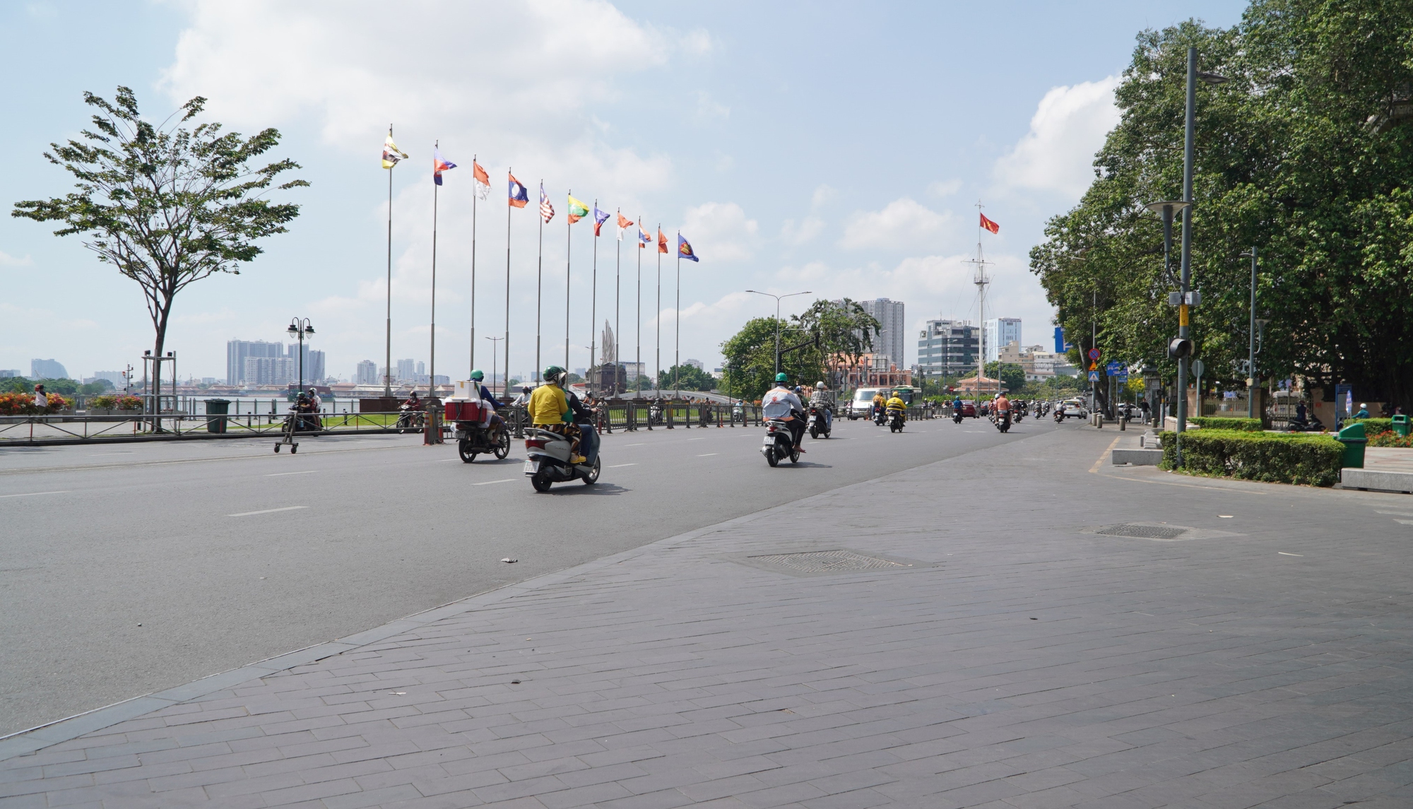 Xây cầu bộ hành đặc biệt ở trung tâm TP HCM - Ảnh 2. Xây cầu bộ hành đặc biệt ở trung tâm TP HCM - Ảnh 2.