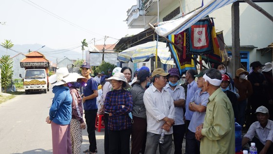 Vụ lật xe chở dưa hấu, 9 người thương vong: Không tìm được &quot;cửa thoát&quot;, tài xế chọn lao vào vách núi - Ảnh 5.