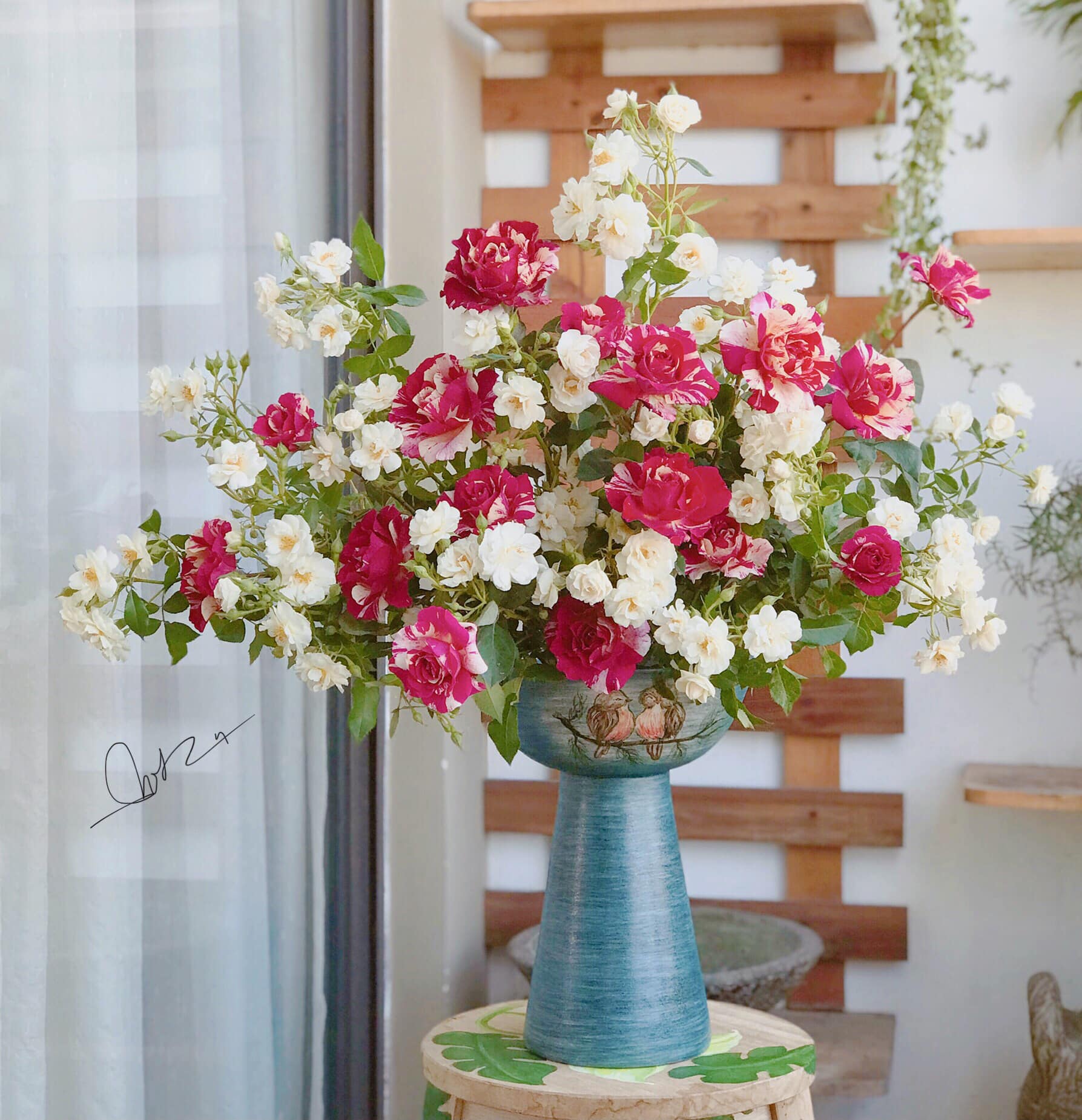 Bà mẹ 2 con sở hữu BST cắm hoa siêu đẹp, chia sẻ cách chọn bình hoa phù hợp với từng không gian nhà - Ảnh 5.